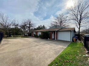 2003 Patton Ln in Austin, TX - Building Photo - Building Photo