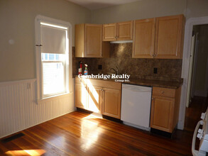 39 Hall Ave, Unit 2 in Somerville, MA - Foto de edificio - Building Photo