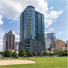 220 S Poplar St in Charlotte, NC - Foto de edificio - Building Photo
