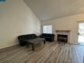 2016 Reynolds St in San Leandro, CA - Building Photo - Building Photo