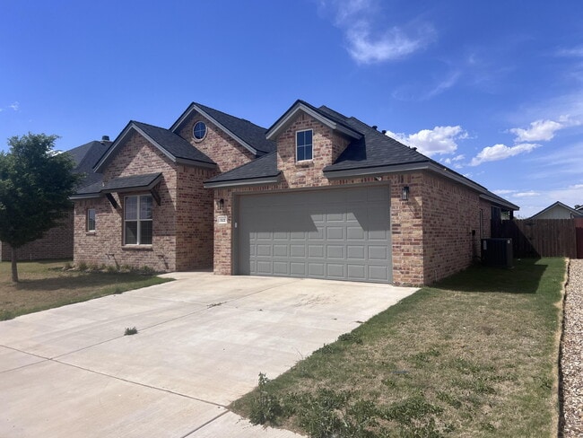 322 Cowboy Ln in Wolfforth, TX - Building Photo - Building Photo