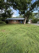 143 Roy Webb Rd in McMinnville, TN - Building Photo