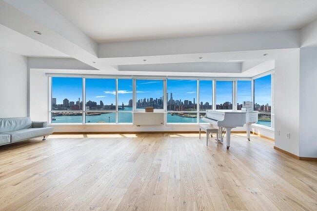 440 Kent Ave in Brooklyn, NY - Building Photo - Building Photo
