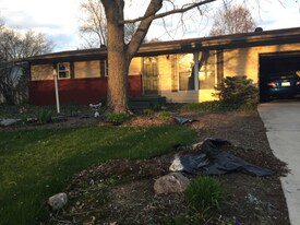 2216 Delaware Dr in West Lafayette, IN - Building Photo