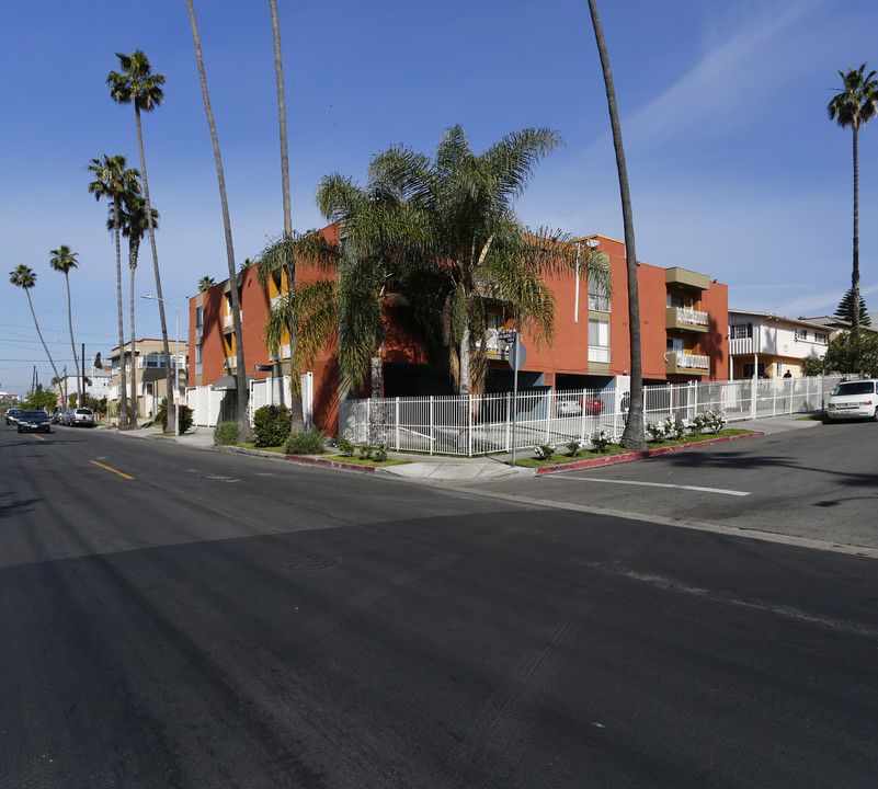 935 S Mariposa Ave in Los Angeles, CA - Foto de edificio