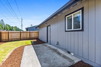 5481 Newberg Dr N in Keizer, OR - Building Photo - Building Photo