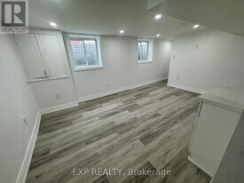 97 Central Park Blvd N in Oshawa, ON - Building Photo