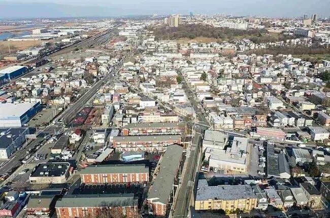 3900 Liberty Ave in North Bergen, NJ - Building Photo - Building Photo