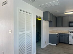 9220 Lanneau Ct in Bakersfield, CA - Building Photo - Building Photo