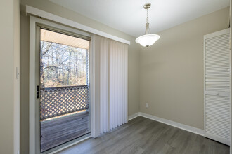 Lee's Landing in Newport News, VA - Building Photo - Interior Photo