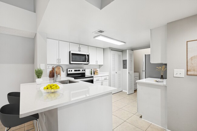 Sabal Pointe in Coral Springs, FL - Building Photo - Building Photo