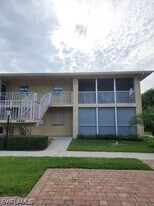 2000 Alamanda Dr in Naples, FL - Building Photo