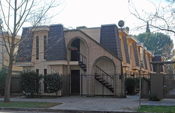 2114 H St in Sacramento, CA - Building Photo - Building Photo