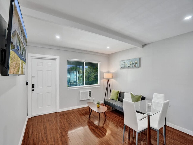 906 N Riverside Dr in Pompano Beach, FL - Building Photo - Building Photo