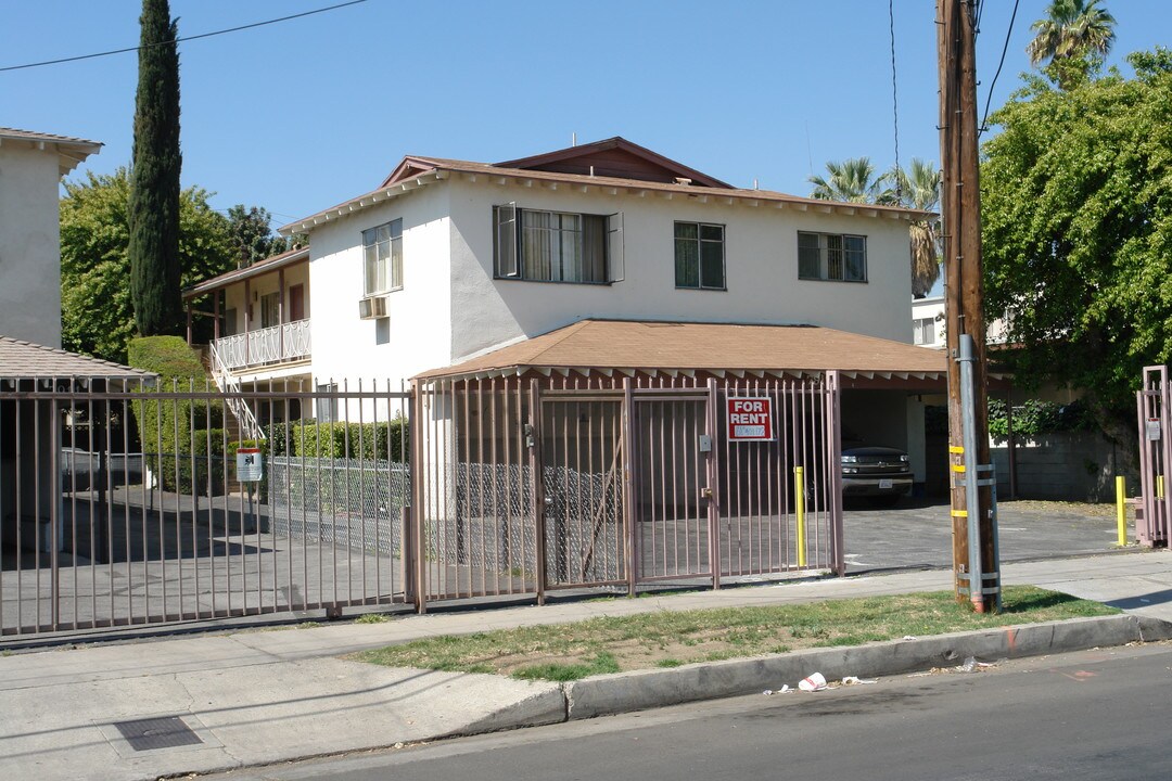 7917 Willis Ave in Panorama City, CA - Building Photo