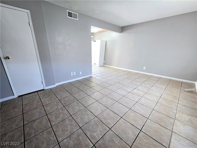 4972 Larkspur St in Las Vegas, NV - Building Photo - Building Photo