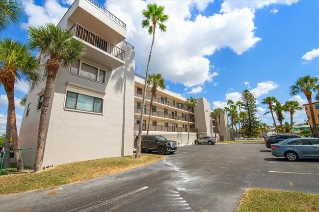 18201 Gulf Blvd in Redington Shores, FL - Building Photo - Building Photo