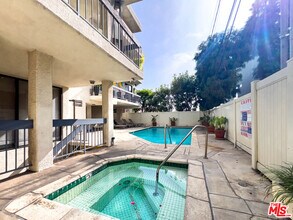 935 Westbourne Dr in West Hollywood, CA - Building Photo - Building Photo