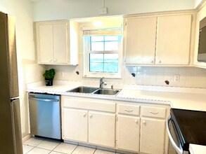 2333 Indian River Blvd in Vero Beach, FL - Building Photo - Building Photo