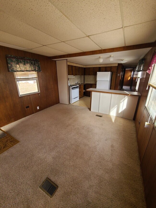 502 E Grandview Dr in Junction City, KS - Building Photo - Building Photo