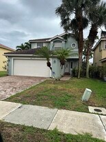 5012 Starblaze Dr in Greenacres, FL - Building Photo