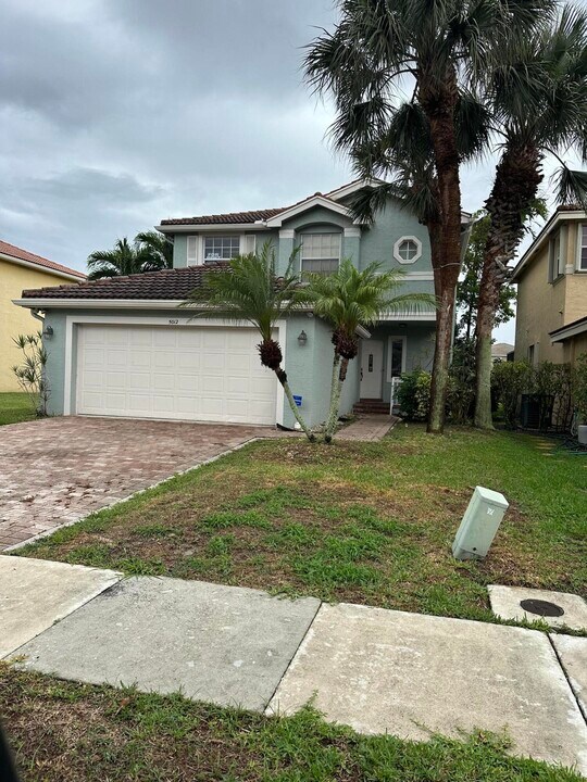5012 Starblaze Dr in Greenacres, FL - Building Photo