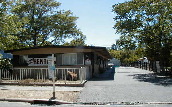 320 B St in Roseville, CA - Foto de edificio