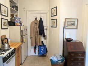 2 Evergreen Sq, Unit 1 in Somerville, MA - Building Photo - Building Photo