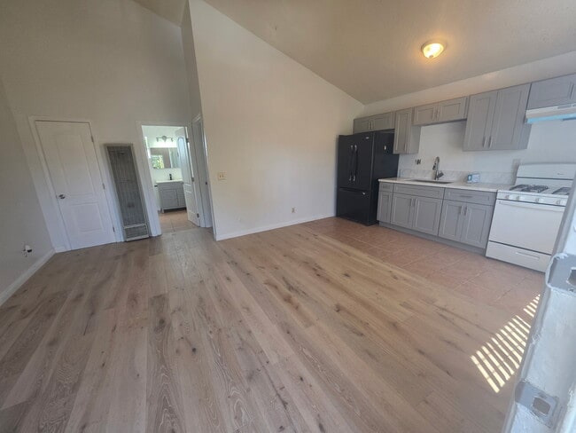 21219 Valerio St, Unit 21219