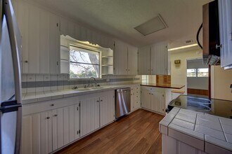 415 Silliman St in Sealy, TX - Building Photo - Building Photo