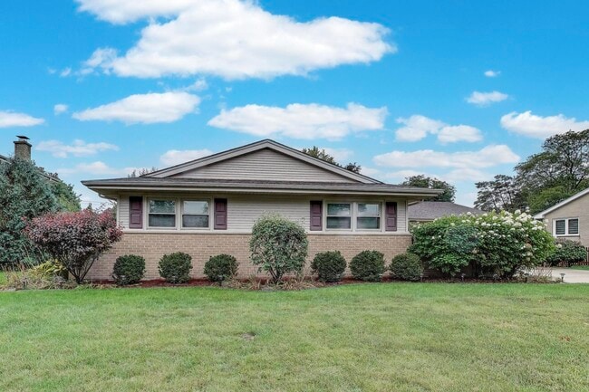 933 Garden Ln in Wheeling, IL - Building Photo - Building Photo