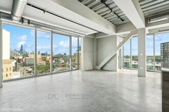 1255 N Milwaukee Ave, Unit 701 in Chicago, IL - Building Photo - Building Photo