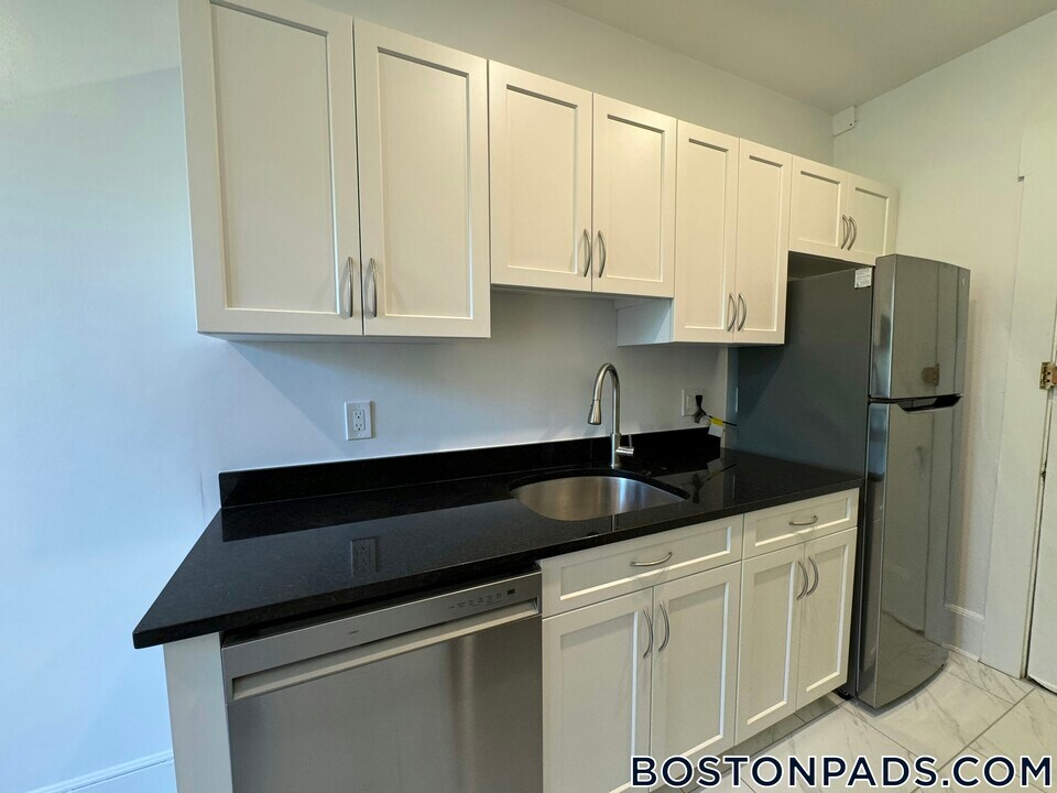 100 Kilsyth Rd in Boston, MA - Building Photo