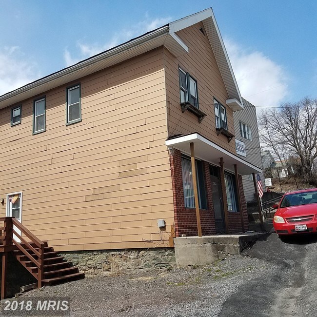 10503 Eckhart Mines St in Frostburg, MD - Foto de edificio - Building Photo