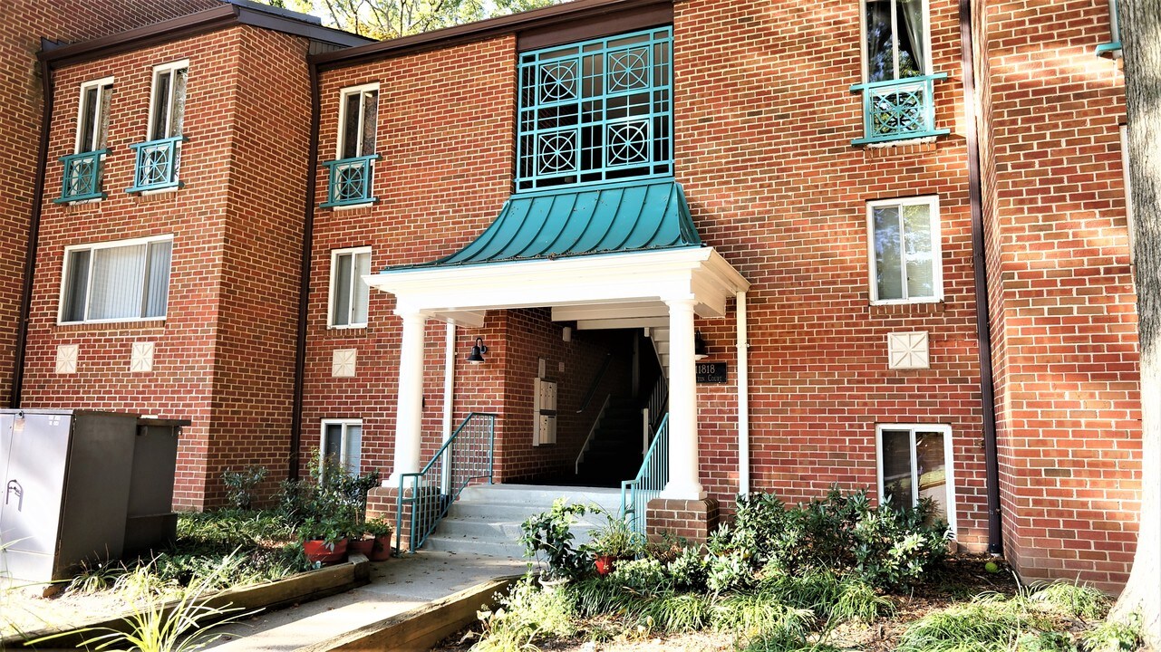11818 Breton Ct, Unit 1A in Reston, VA - Foto de edificio