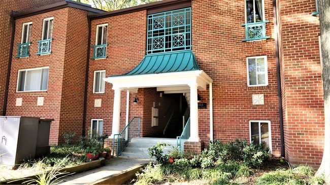 property at 11818 Breton Ct