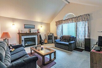 10279 SE Grandview St in Port Orchard, WA - Building Photo - Building Photo