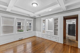 1806 E Newberry Blvd in Milwaukee, WI - Building Photo - Building Photo