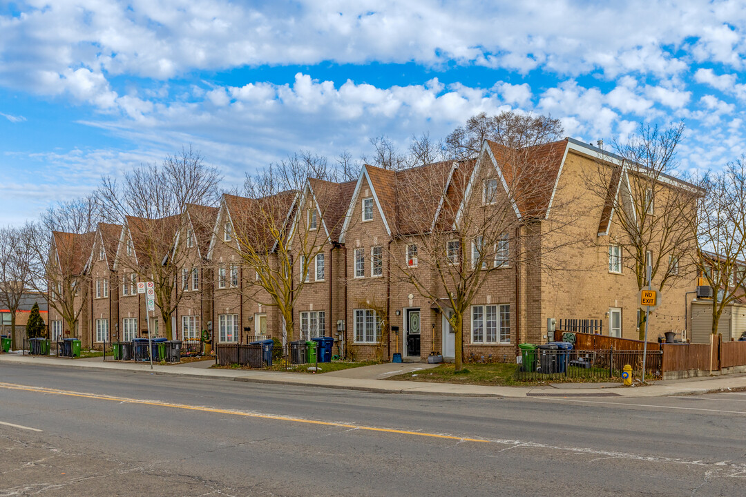 1241-1255 Weston Rd in Toronto, ON - Building Photo