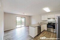1410 Hawthorne Cir photo'