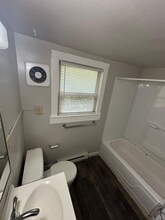 1027 W Sam St in Kent, WA - Building Photo - Building Photo