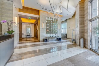 999 SW 1st Ave in Miami, FL - Building Photo - Building Photo