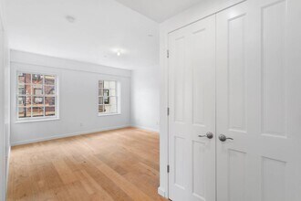 51 MacDougal St in New York, NY - Building Photo - Building Photo