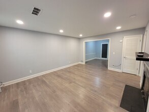 217 Chads Ford Way in Roswell, GA - Foto de edificio - Building Photo