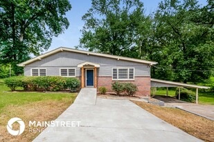 830 Heflin Ave E in Birmingham, AL - Building Photo