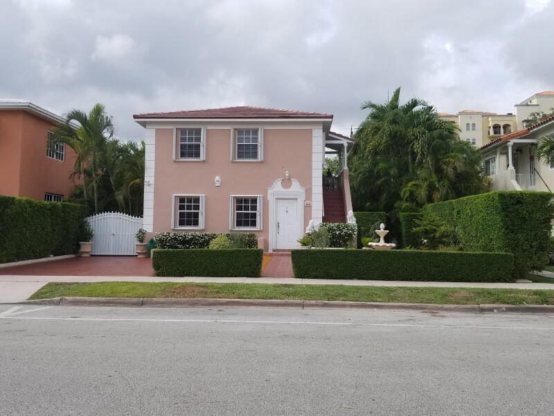 123 Salamanca Ave-Unit -3 in Coral Gables, FL - Building Photo
