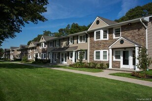 410 Tudor Ln in Middle Island, NY - Building Photo