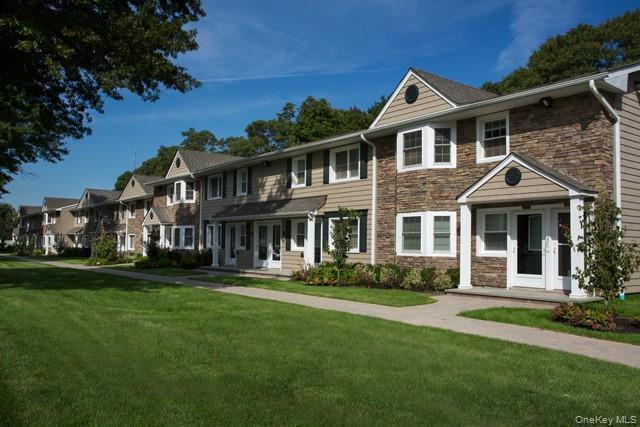 323 Tudor Ln in Middle Island, NY - Building Photo - Building Photo