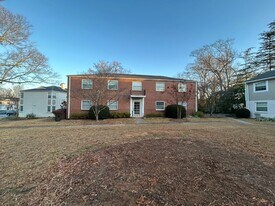 100 Lewis Dr in Greenville, SC - Building Photo