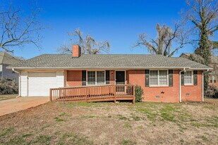 454 New St in Buford, GA - Building Photo